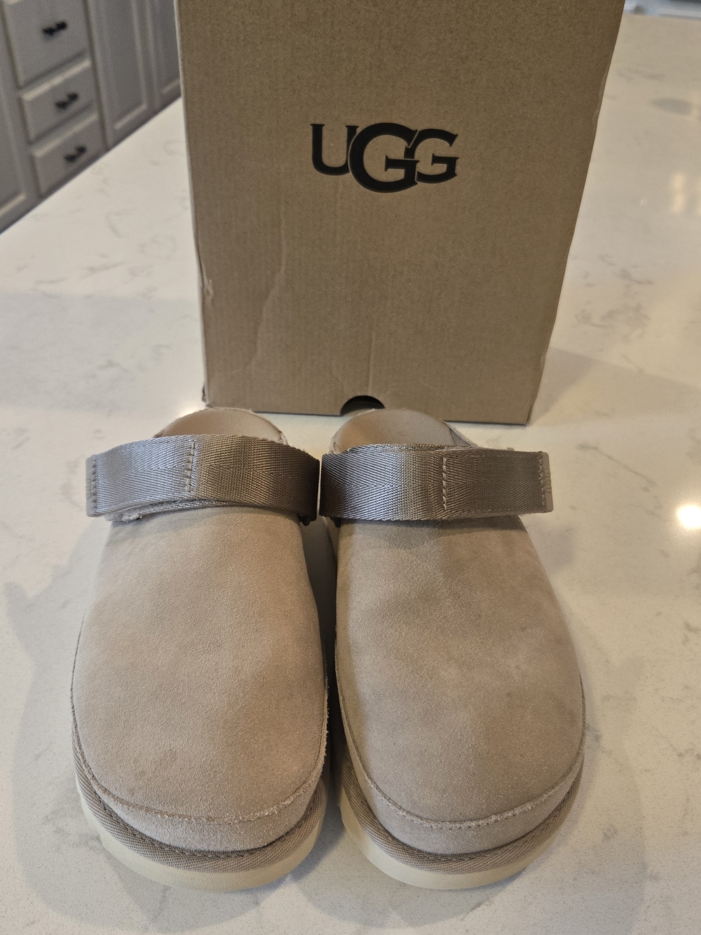 UGG Goldenstar Clogs in Sand